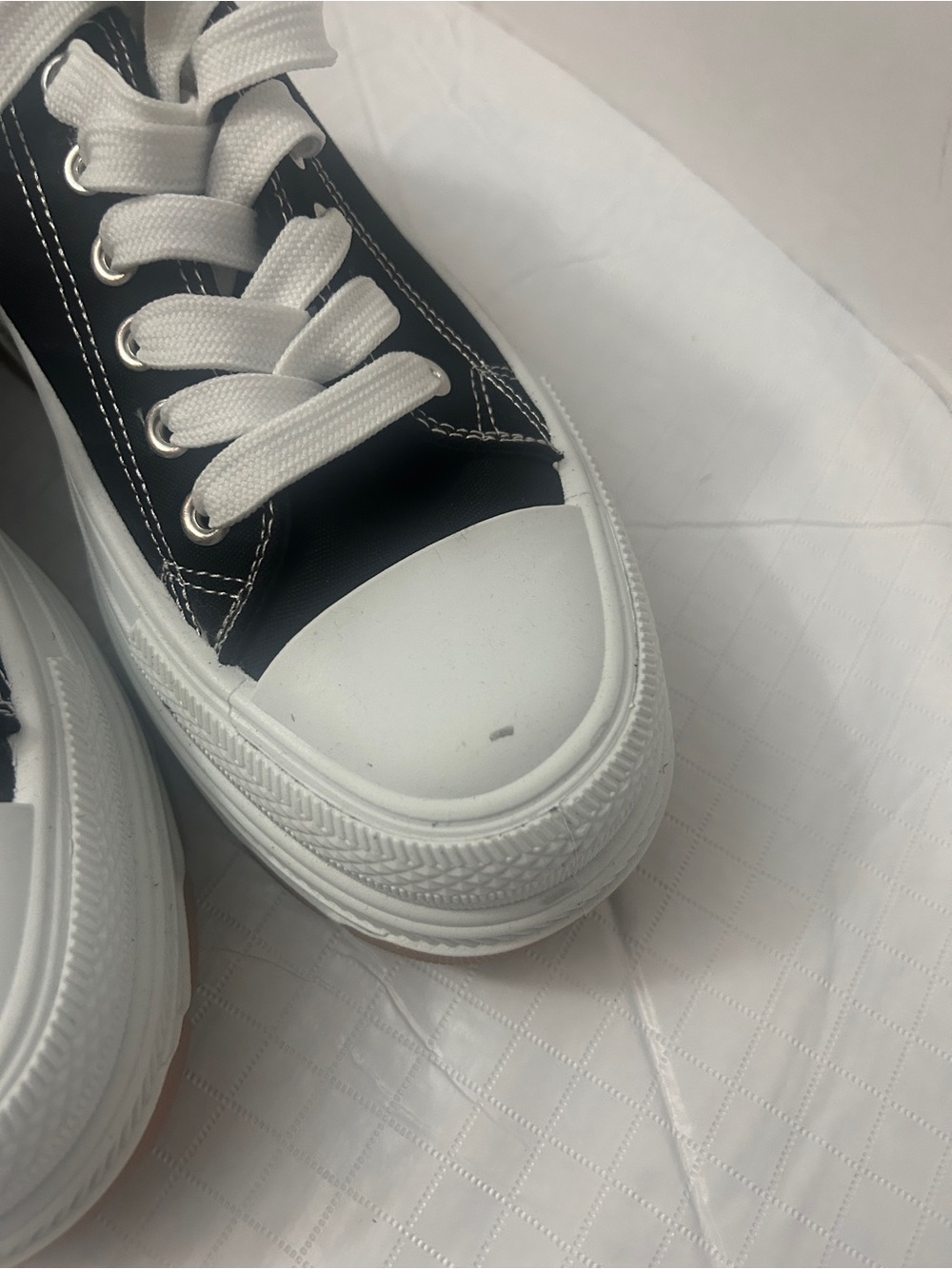 Taxi Women's Black White Low Top Canvas Sneakers Lace-Up Size 8 Fair - Picture 5 of 11